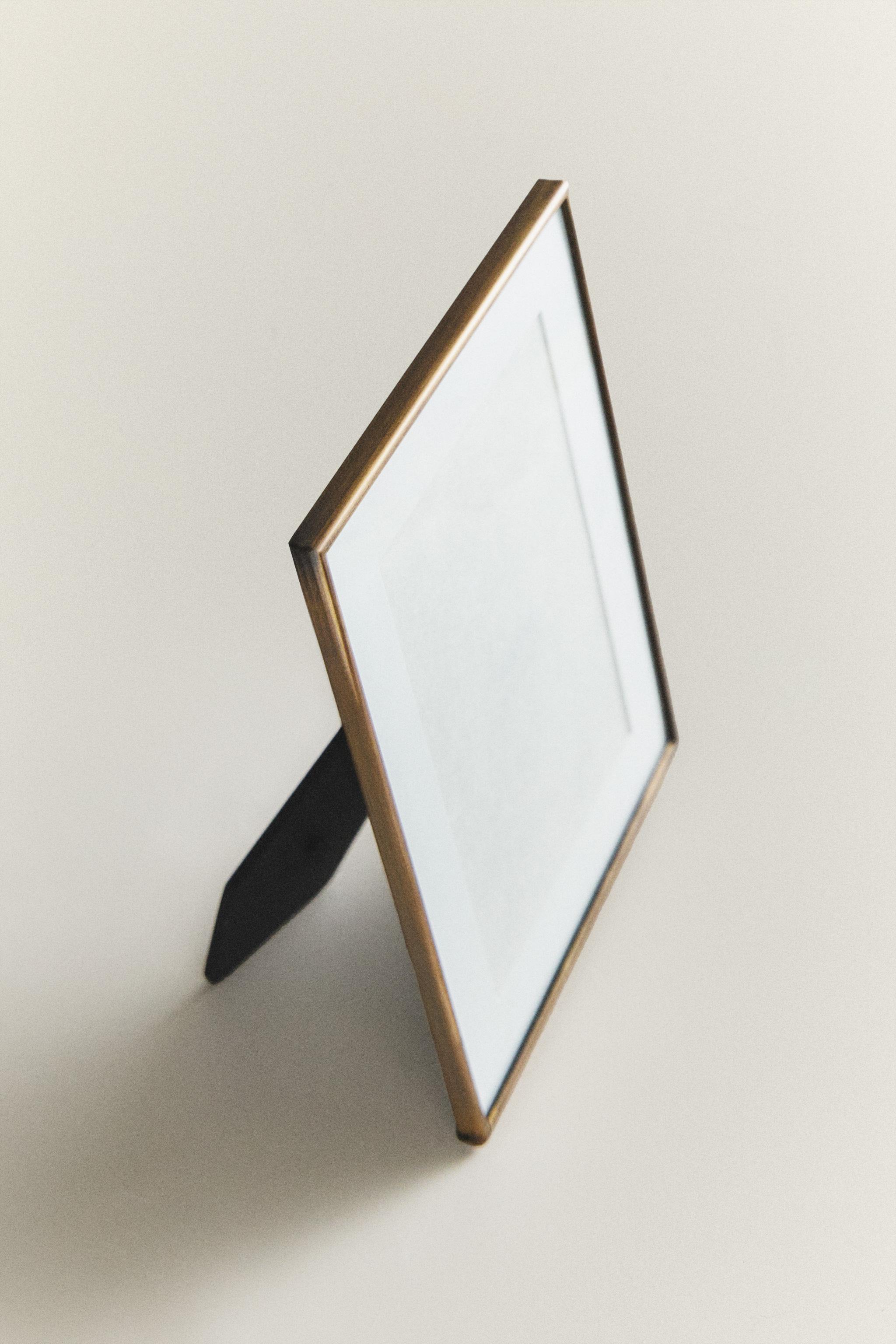 THIN METAL PICTURE FRAME